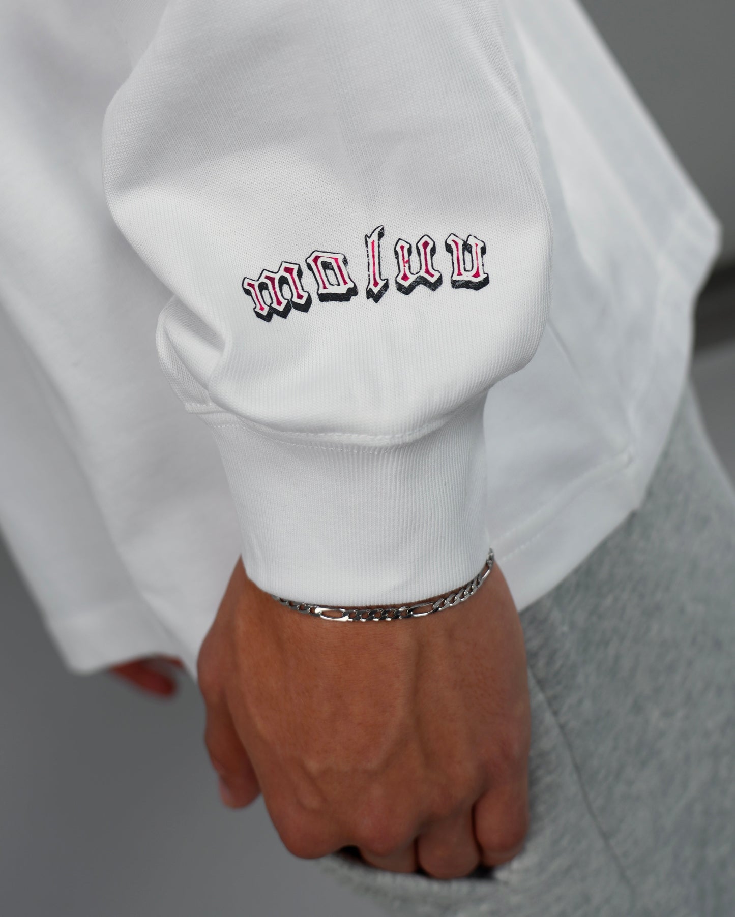 WHITE LONGSLEEVE